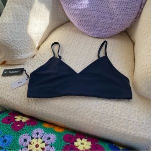 Aritzia TnAction TnaBUTTER Hold Tight Bra Top Size Large Total Eclipse